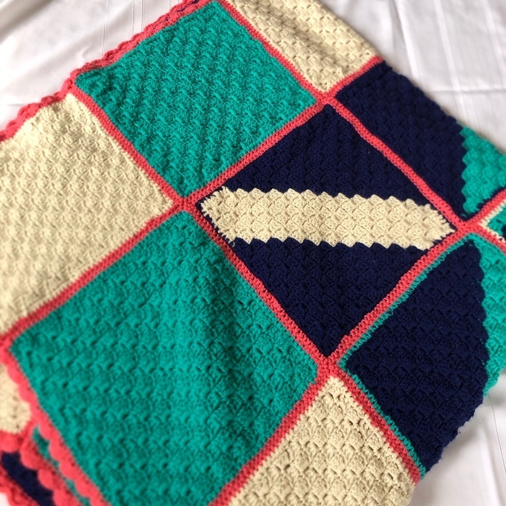 Handmade Geometric Pattern Blanket - Picture 3 of 12